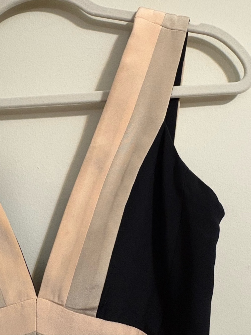 Abaete’ dress Black V-Neck Nude Trim sleeveless women’s SZ 6 side zip mini - Picture 4 of 9